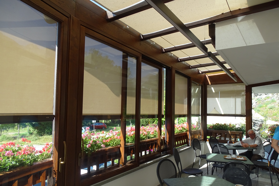 Tende da sole a caduta guidata